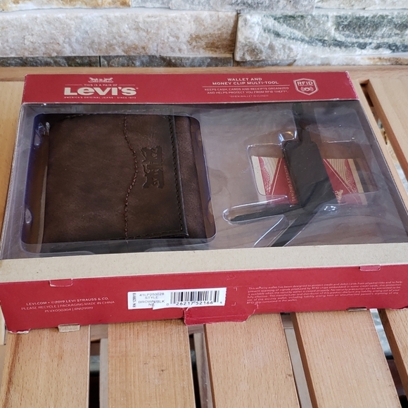 🎁 Levi's Wallet And Multi-tool Gift Set - Picture 7 of 9